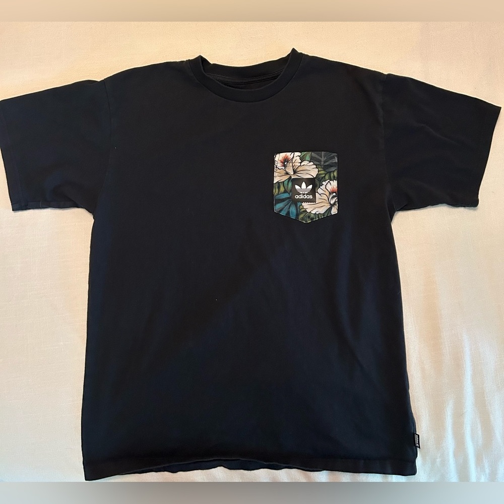 EUC ADIDAS MENS T-SHIRT